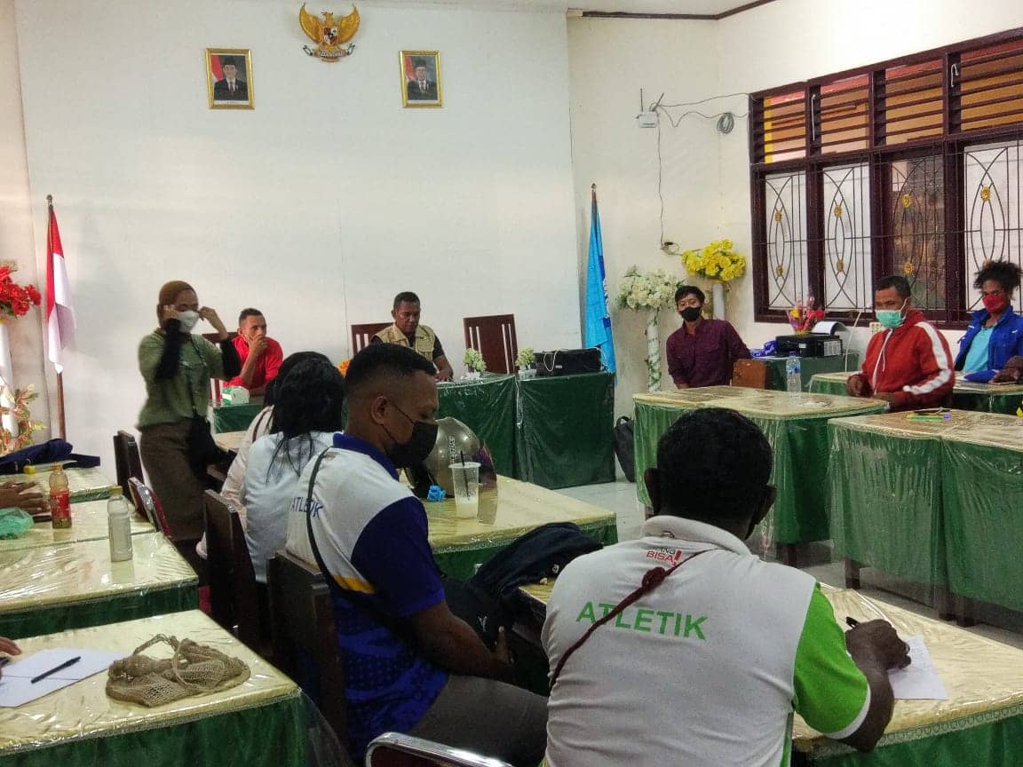 Anggota Panpel Cabor Atletik yang merasa tidak puas dengan nilai pembayaran menggelar rapat bersama.
