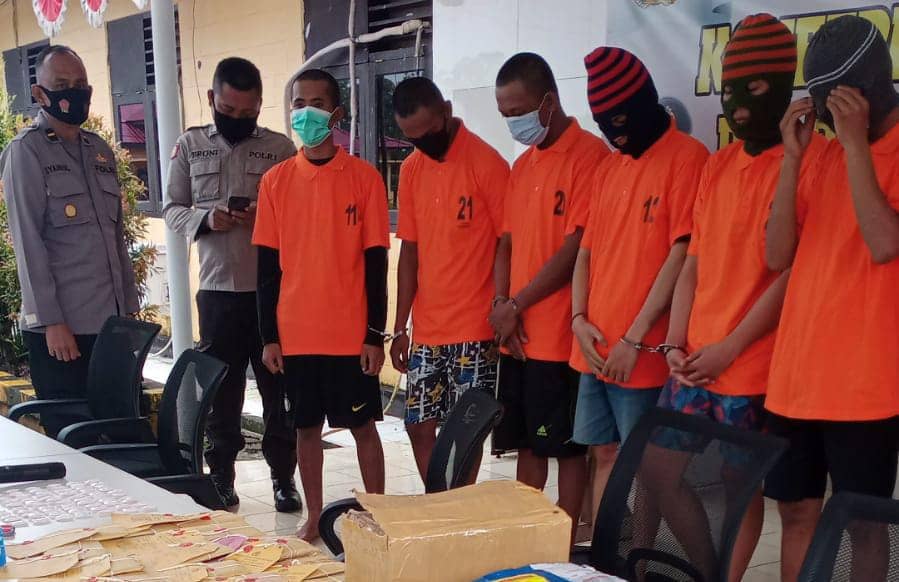 Foto: Istimewa Barang bukti Narkoba dimusnahkan di Halaman Mapolres Mimika yang dipimpin langsung oleh Kasat Res Narkoba Polres Mimika, AKP Mansur.