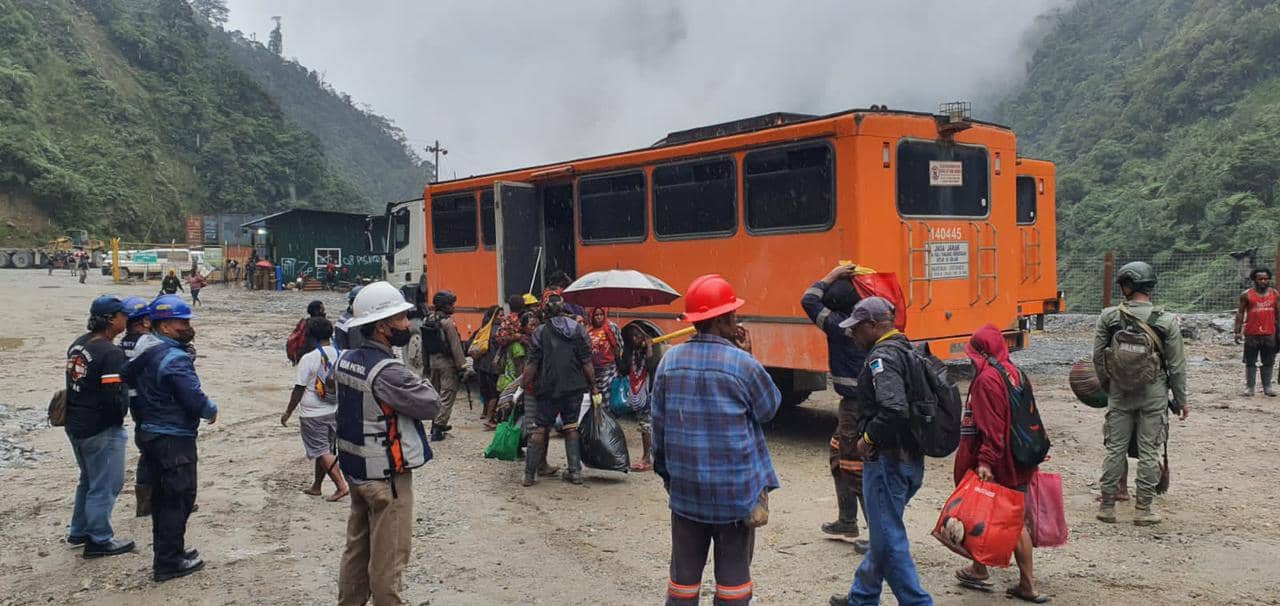 Pendulang sedang dievakuasi dari CIP Mile 72