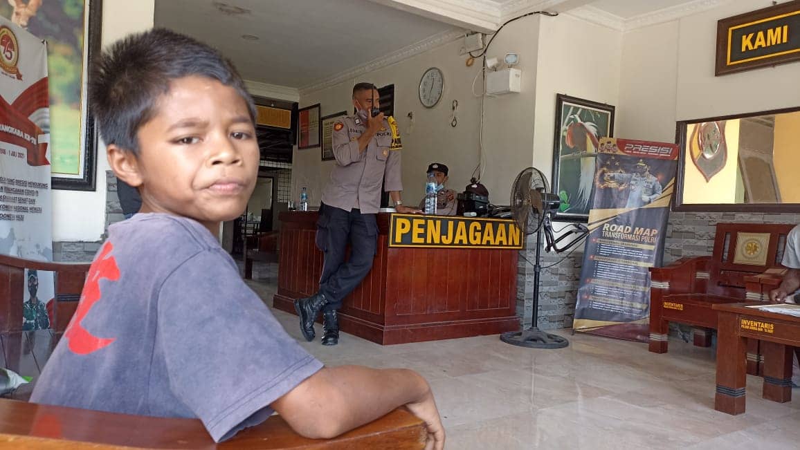 Josua saat berada di Kantor Polsek Mimika Baru
