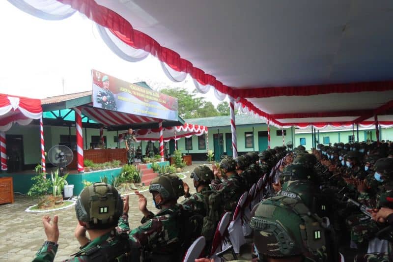 KSAD Jenderal Dudung Abdurachman memberikan pengarahan kepada para prajurit TNI AD di Mako Yonif Raider 754/ENK20/3 Kostrad Timika, Selasa (23/11/2021)