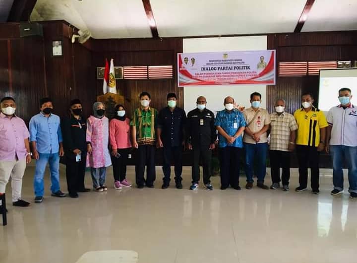 Para peserta dialog Partai Politik yang digagas Kesbangpol Mimika.