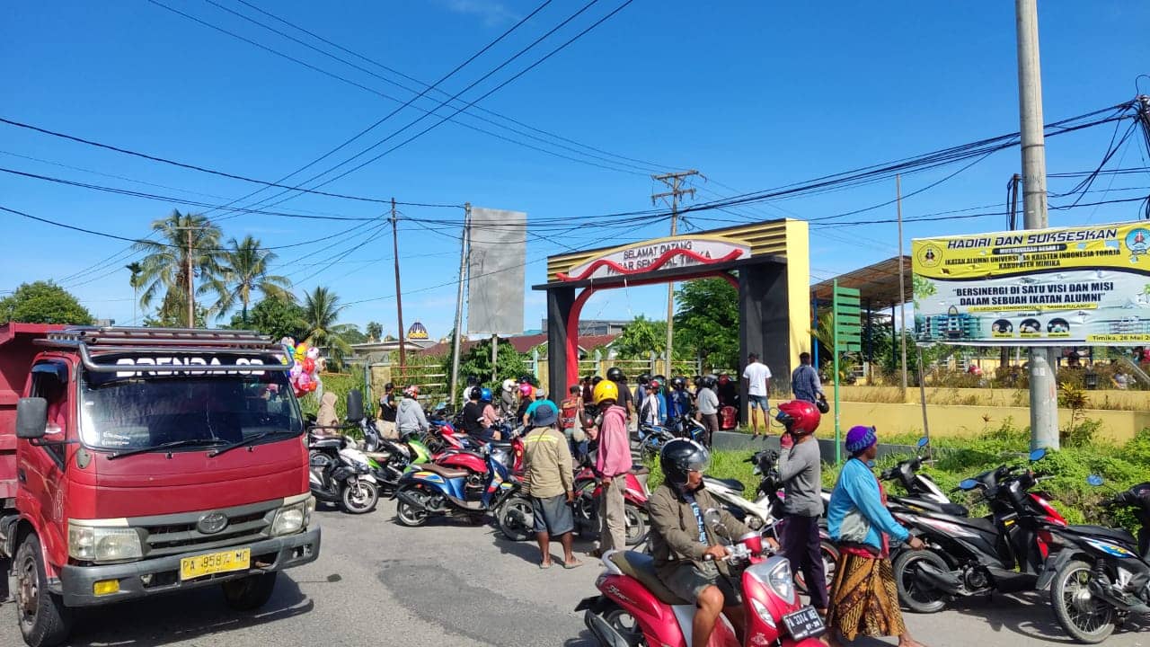 Akses masuk Pasar Sentral Timika diblokade securty.