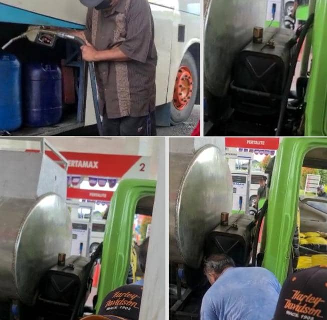 Mobil truk tangki sedang mengisi solar bersubsidi di salah satu SPBU di Timika.