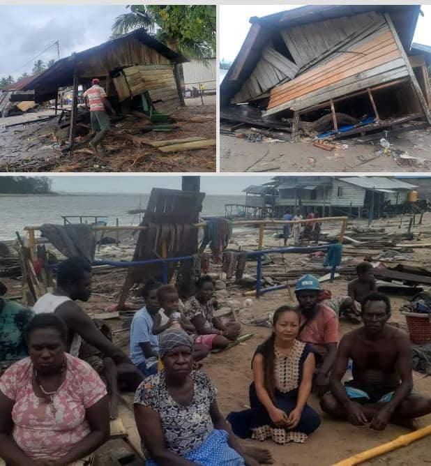 Tampak rumah warga Amar hancur akibat banjir rob, Kamis pagi.