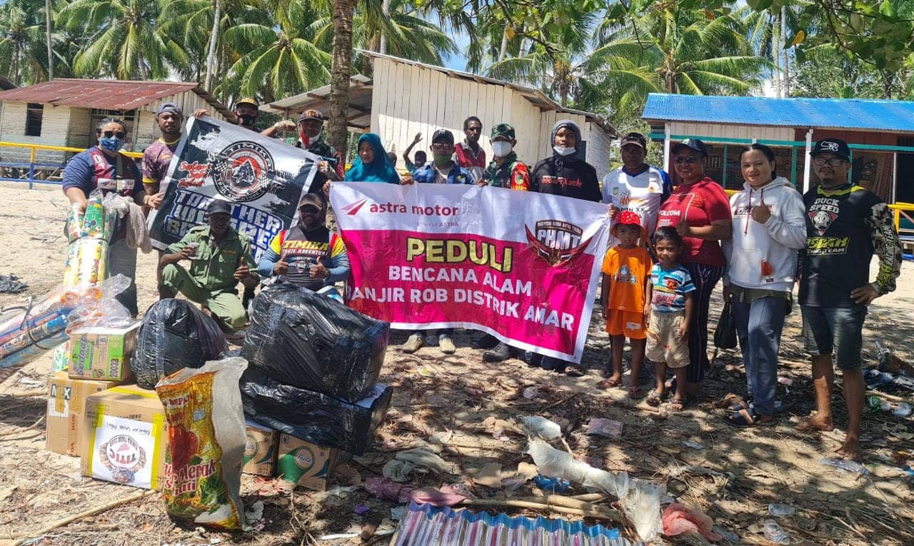 Komunitas PHMT dan TTA donasi langsung ke Distrik Amar yang terkena musibah banjir