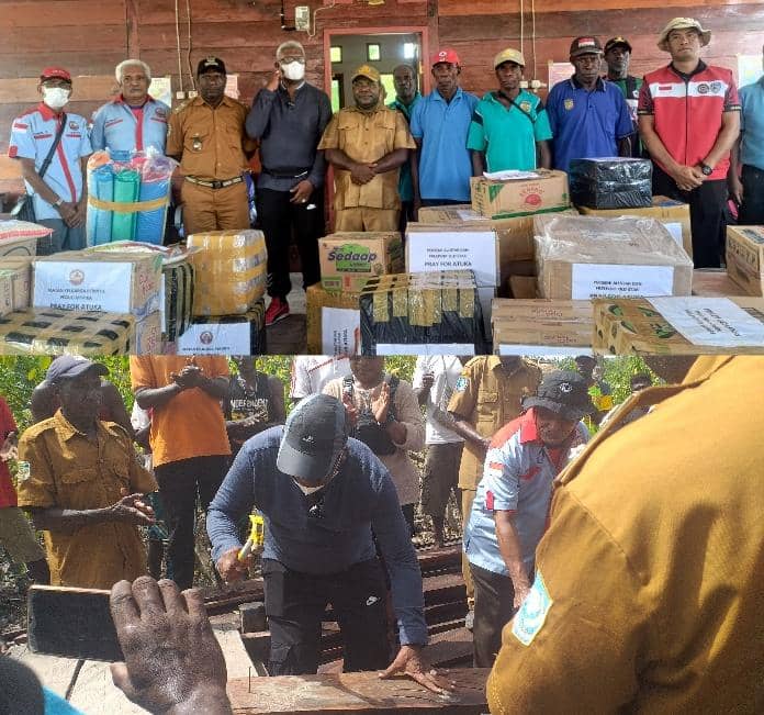 Penyerahan bantuan dan pengerjaan jembatan di Atuka.