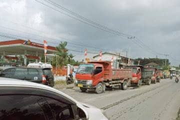 Antrian Solar di SPBU SP 2