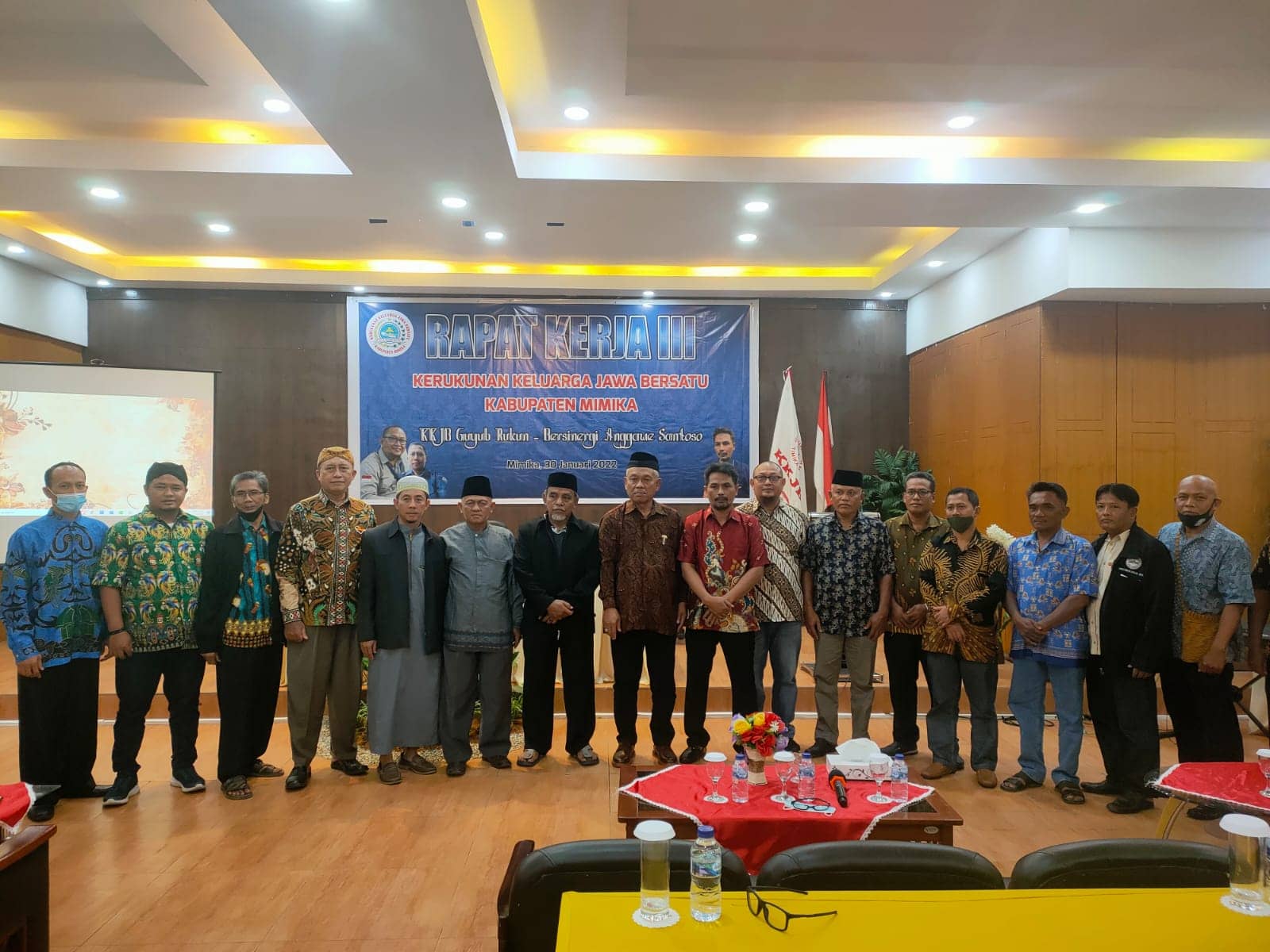 Foto bersama Pengurus KKJB Mimika dalam Raker III di Grand Tembaga Hotel