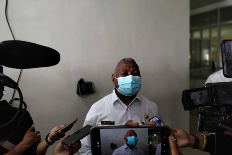 Gubernur Provinsi Papua Barat Dominggus Mandacan