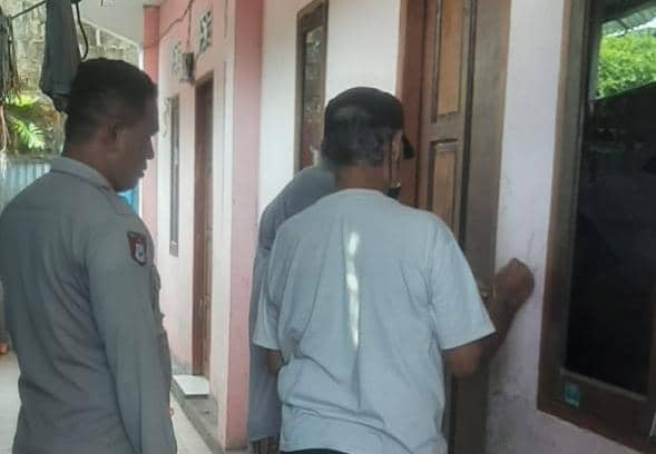 Polisi mendatangi kamar kos Jupri yang ditempati GU