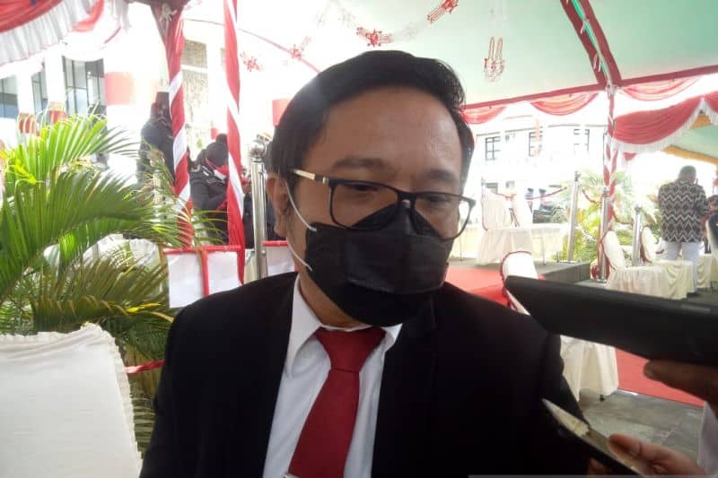Direktur RSUD Mimika dr Antonius Pasulu