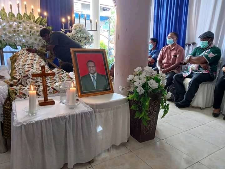 Jenazah almarhum Simon Motte disemayam di rumah duka