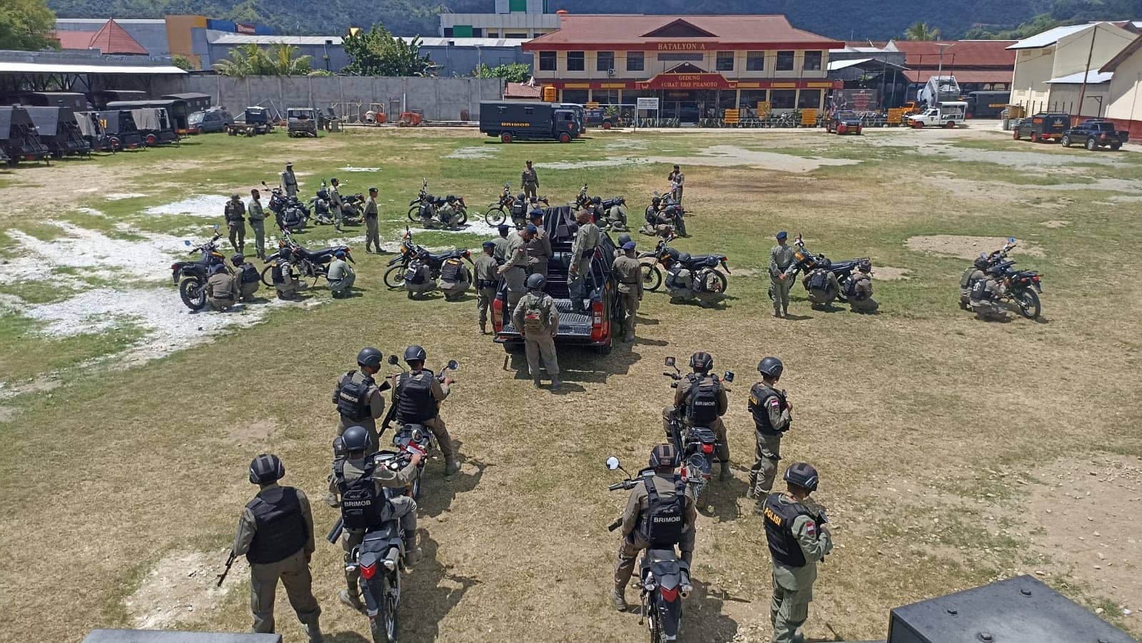 Brimobda Polda Papua saat berlatih.