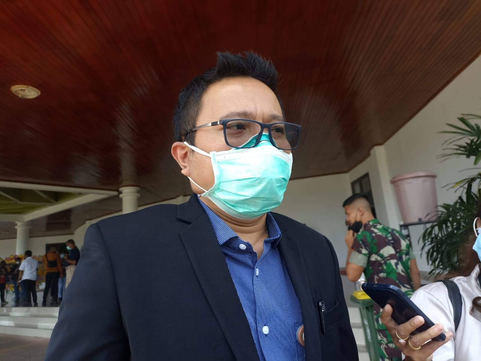 Direktur RSUD Mimika, dr Antonius Pasulu