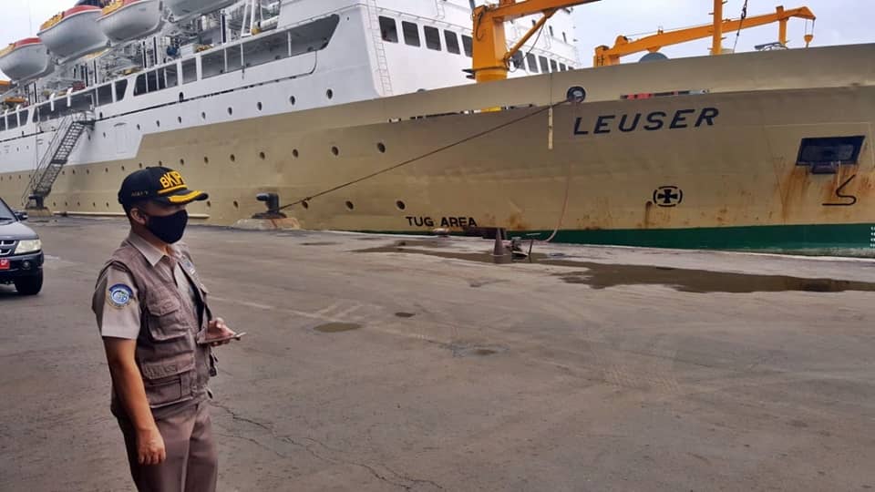 KM Leuser sast sandar di Pelabuhan Pomako