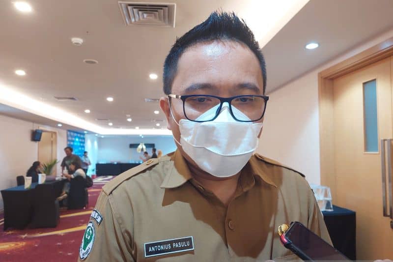 Direktur RSUD Mimika dr Antonius Pasulu