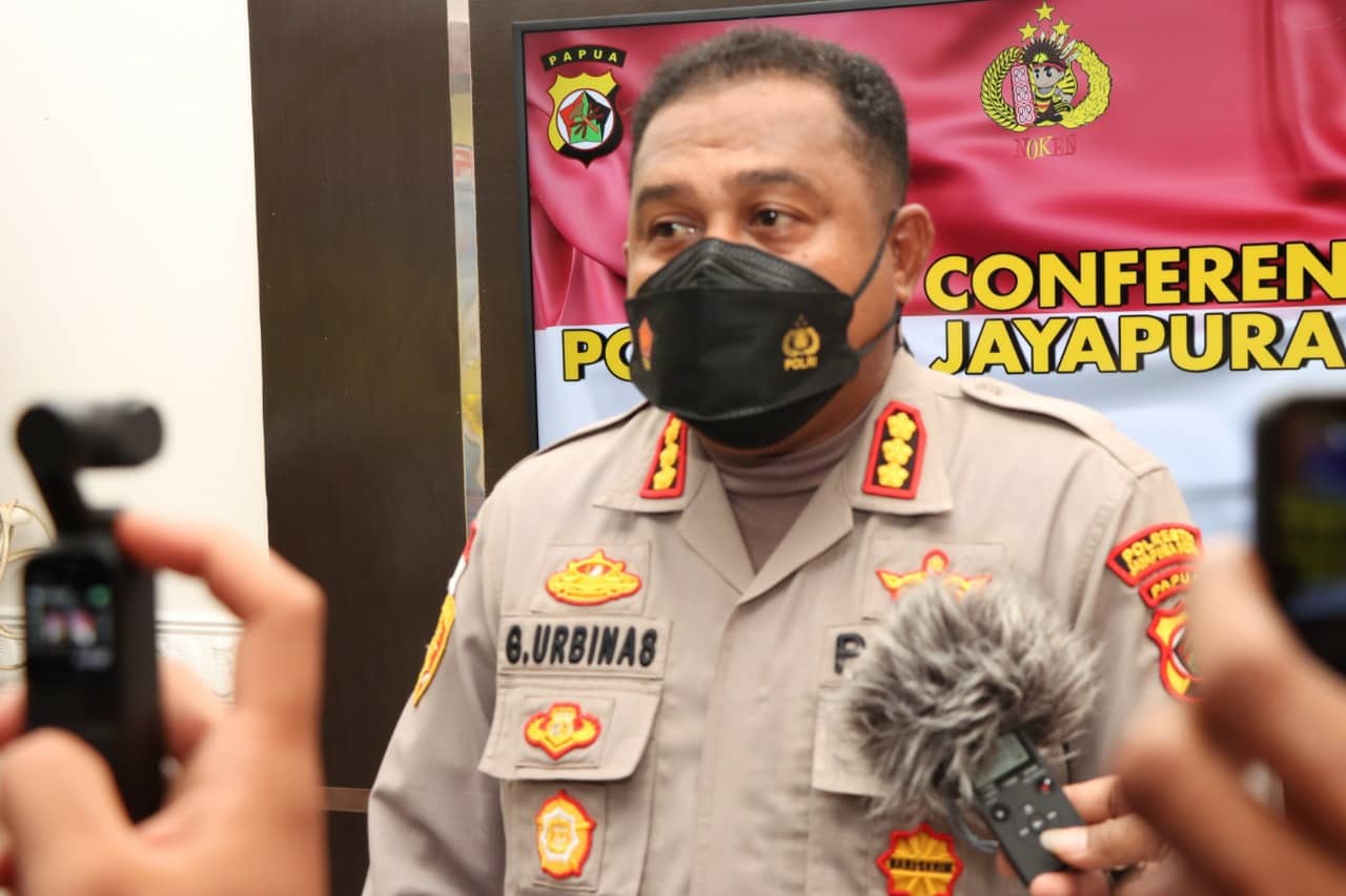 Caption, Kapolresta Jayapura Kota Kombes Pol. Gustav R. Urbinas