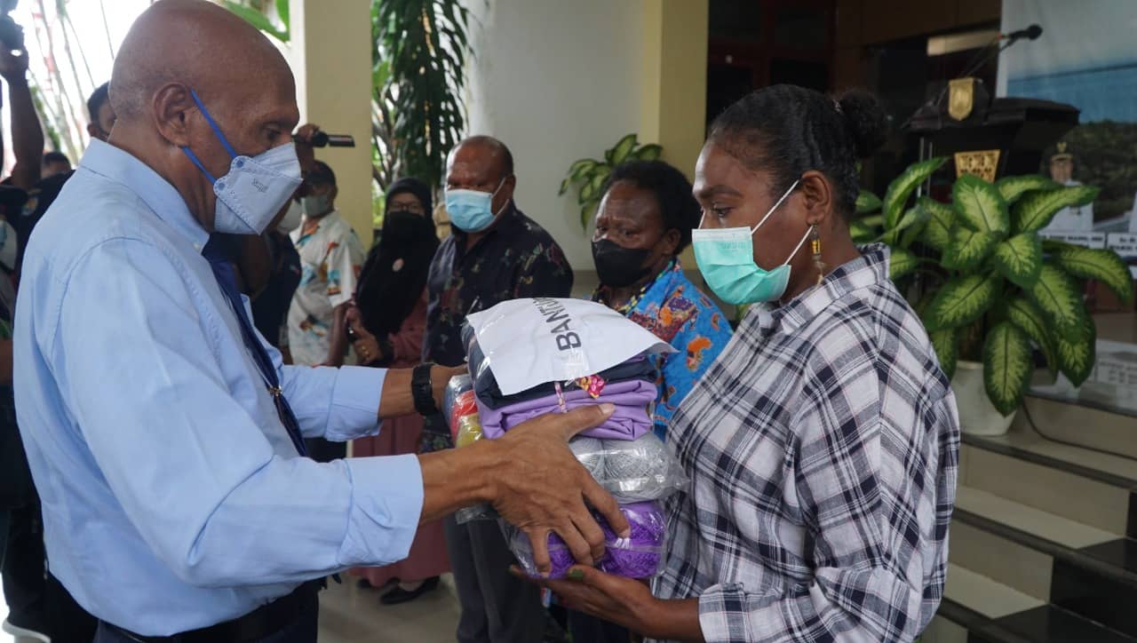 Wali Kota Jayapura, DR. Drs. Benhur Tomi Mano
