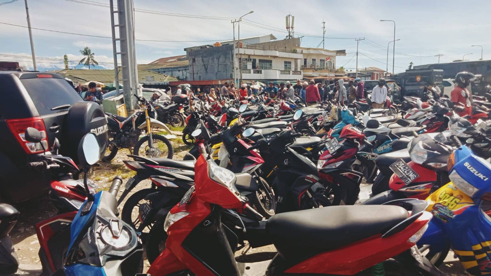 Ratusan sepeda motor yang dirazia petugas.