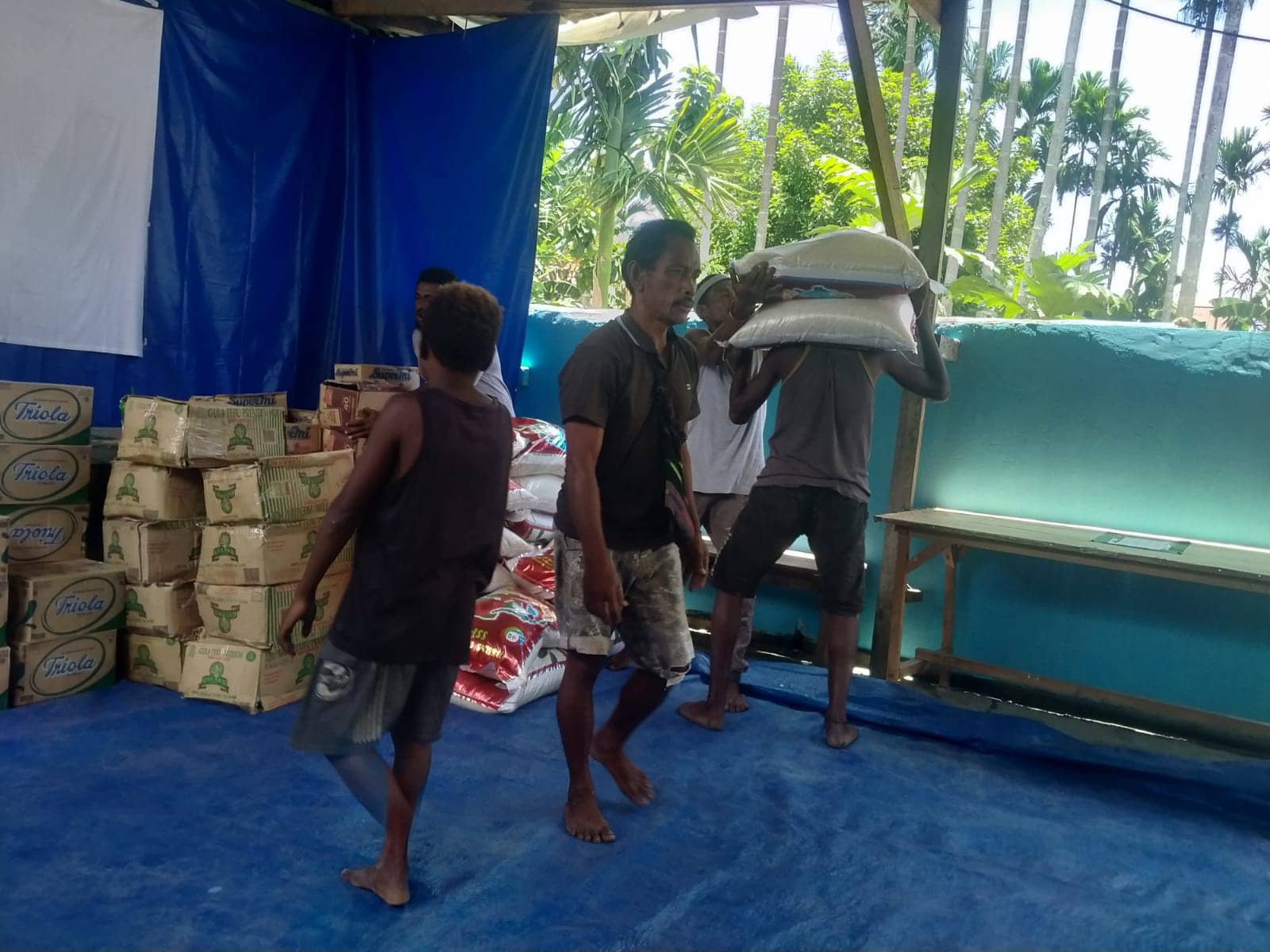 Bama dari YPMAK setelah diterima oleh Panitia Rekonsiliasi Mimika Wee ri Sekretariat Jln.Sosial Kebun Sirih.Sabtu, (12/3)