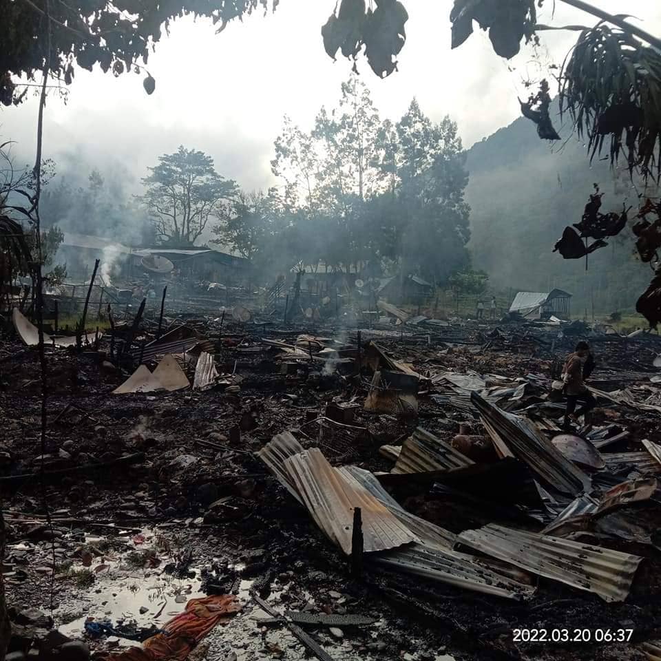 Kamp para pendulang dibakar KKB