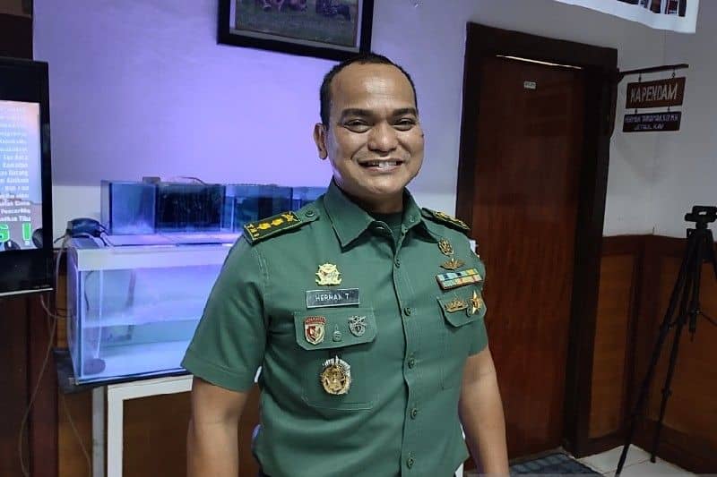 Kepala Penerangan Kodam XVII/Cenderawasih, Letnan Kolonel Kavaleri Herman Taryaman