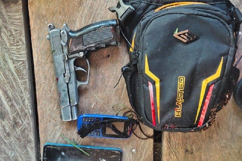 Senjata api jenis FN yang diamankan saat penangkapan anggota Kelompok Kriminal Bersenjata Ali Kogoya di Ilaga, Kabupaten Puncak, Papua, Minggu (3/4/2022).