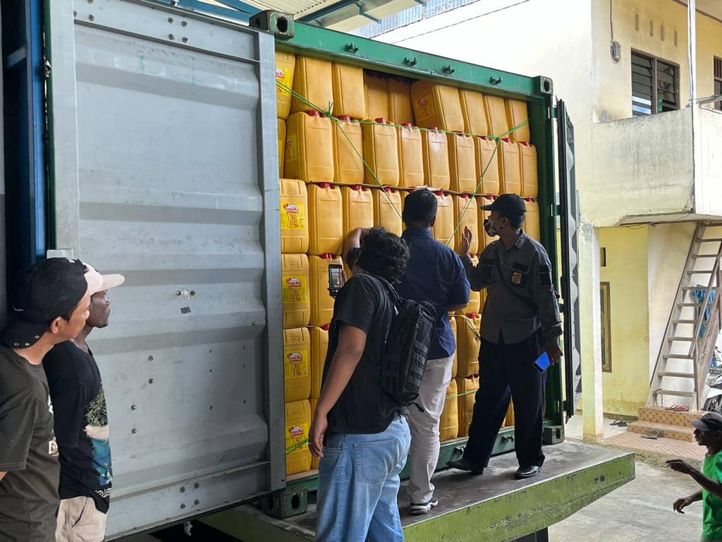 Minyak Curah saat tiba di gudang