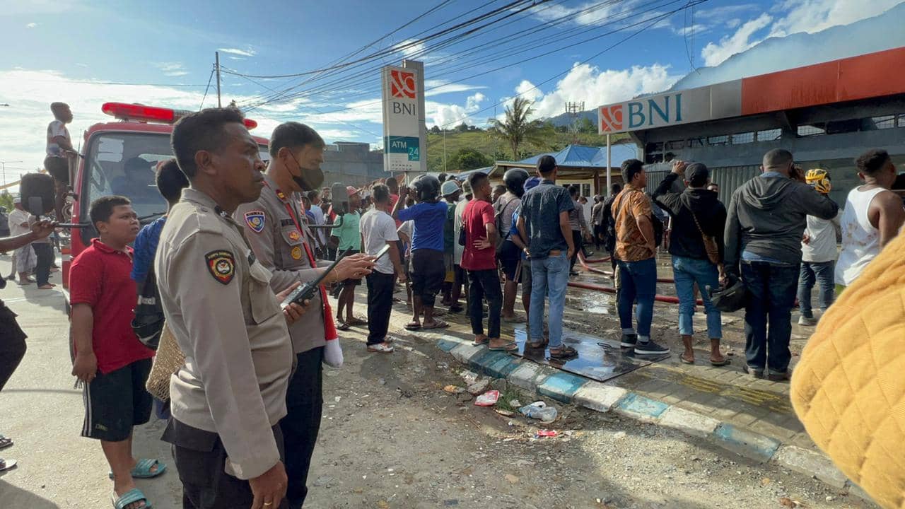 Lima Ruko dan rumah warga yang terbakar di Sentani
