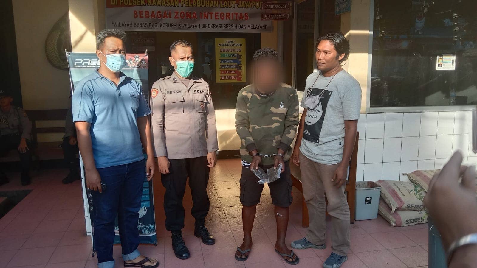 Pelaku diamankan polisi.