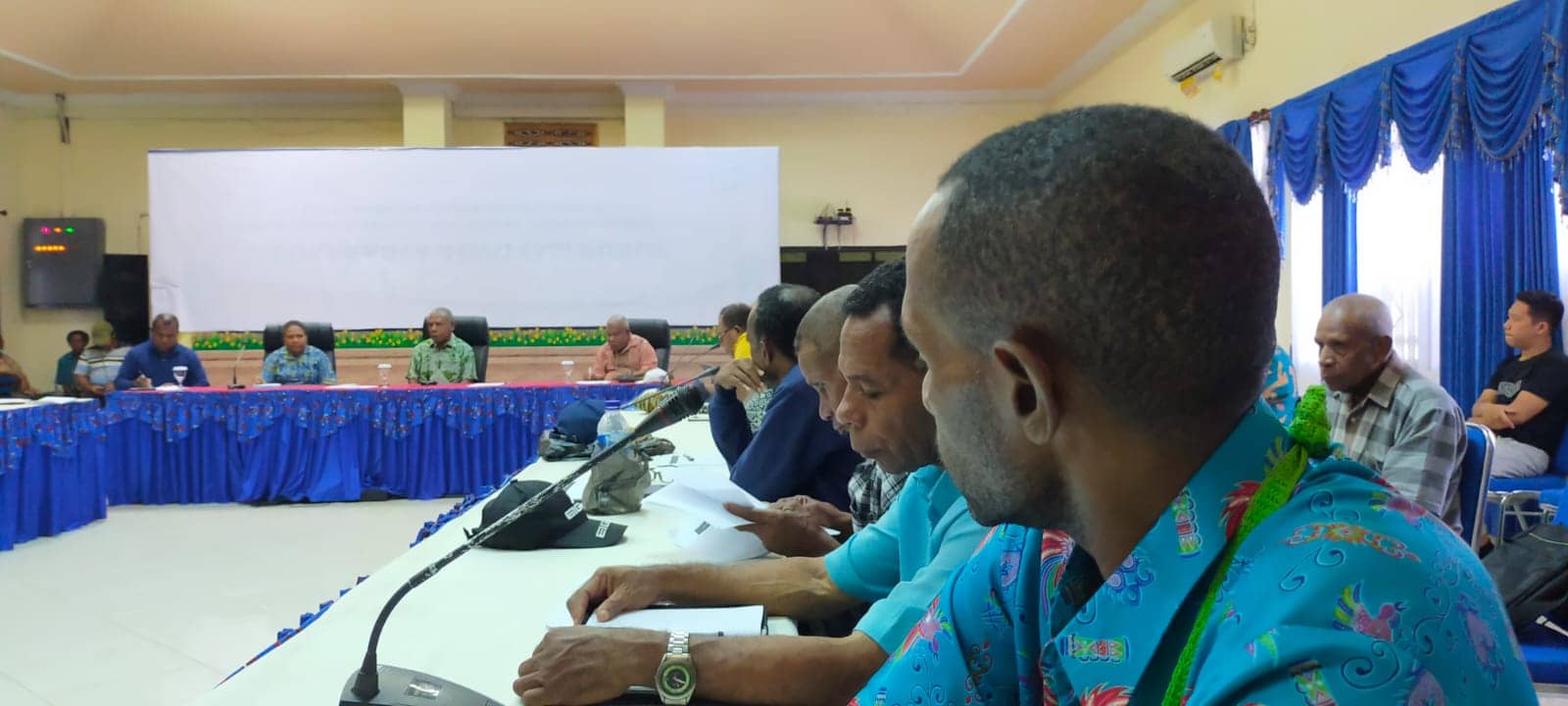 Dewan Adat Sentani saat melakukan pertemuan