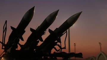Iran Ancaman Tutup Selat Hormuz Jika Infrastruktur Energi Diserang