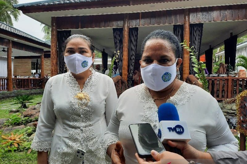 Foto-Ibu-Yulce-Enembe-Dian