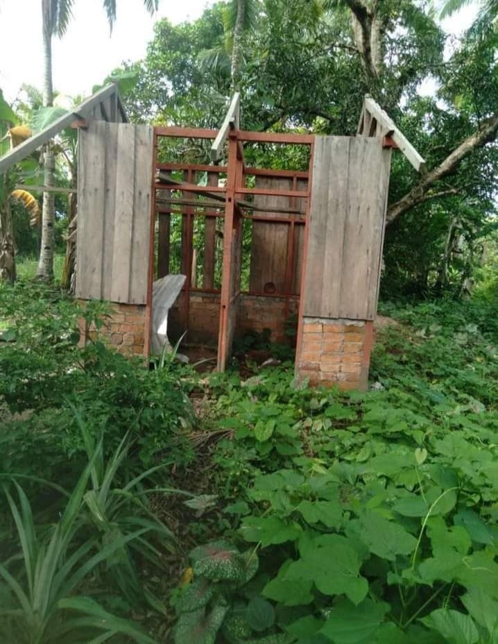 fasilitas umum berupa MCK di Kampung Woboyu