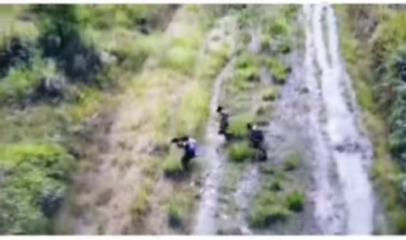 Tampak KKB lari tunggang langgang