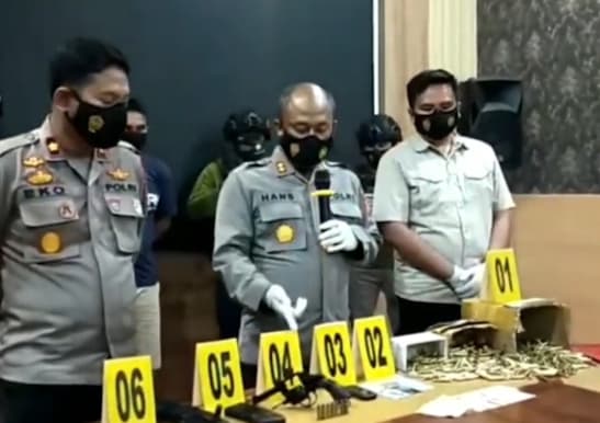 Ilustrasi berita NASIONAL: Jaringan Polisi Penjual Senjata ke KKB Pasti Terungkap, Waterpauw : Tidak Hanya Anggota, Senjata Juga Digunakan Menembak Warga Sipil