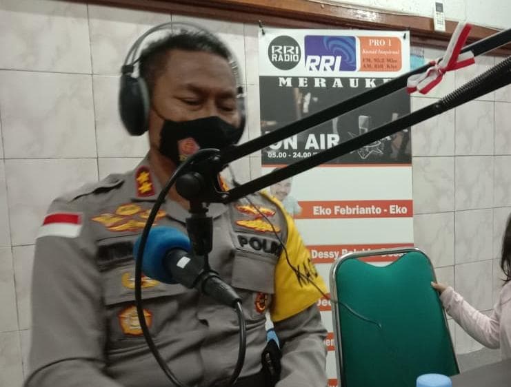 Dialog Interaktif Kapolres Merauke di Pro-1 RRI Merauke.