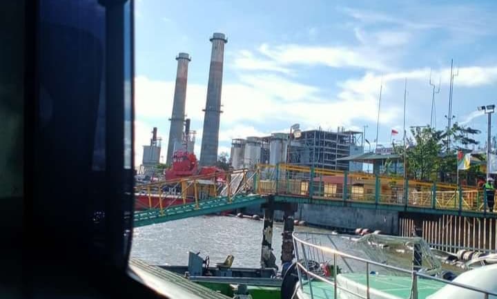 Aktivitas di Pelabuhan Amamapare