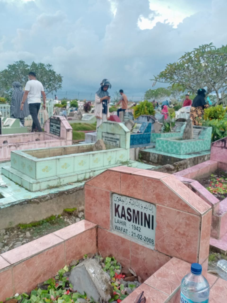 Ziarah makam memasuki bulan ramadhan di timika