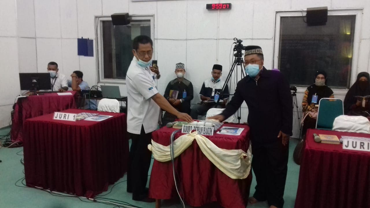 Penekan Tombol Pembukaan PTQ