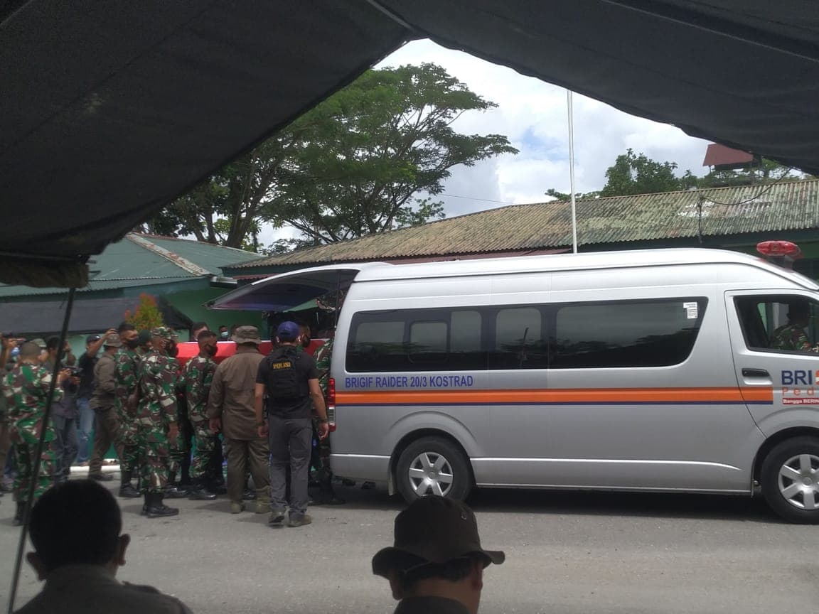 Jenazah saat tiba di Timika
