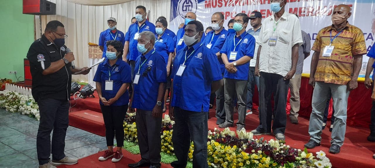 Prosesi pelantikan Gapensi Merauke