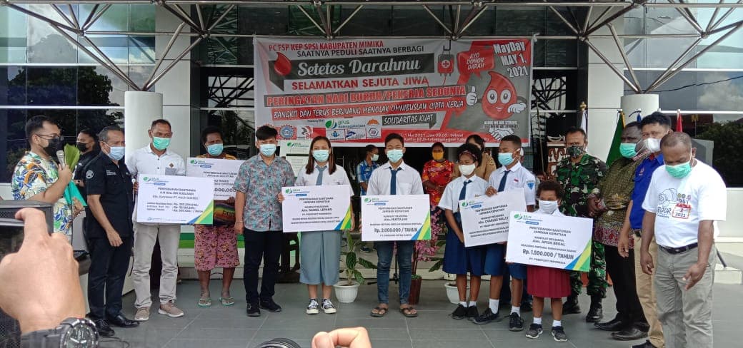 Ahli waris penerima santunan dan beasiswa dari BPJS Tenaga Kerja