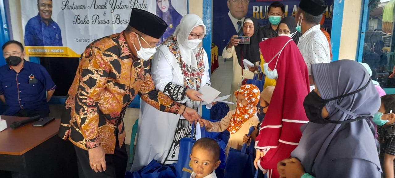 Pemberian Santunan kepada Anak Yatim Piatu