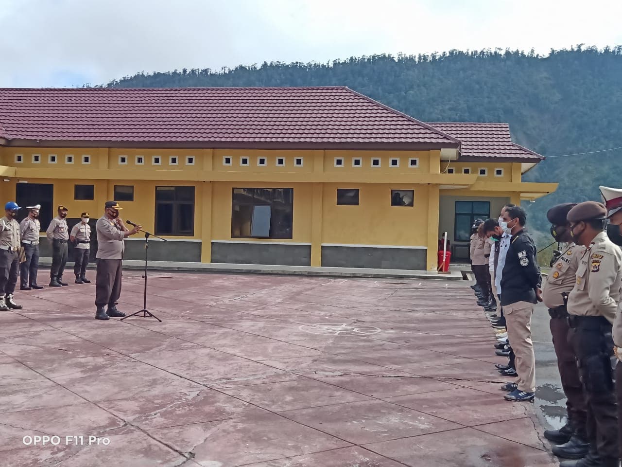 Wakapolres Puncak Jaya saat memimpin apel pagi