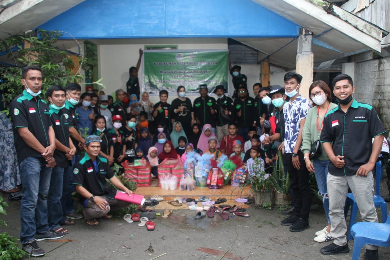 KKL Raya foto bersama usai berbagi takjil