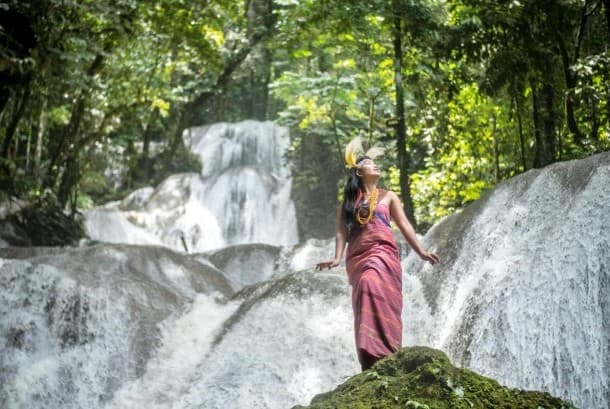 Ilustrasi berita TRAVEL: Air Terjun Anenderat Papua Yang Mempesona
