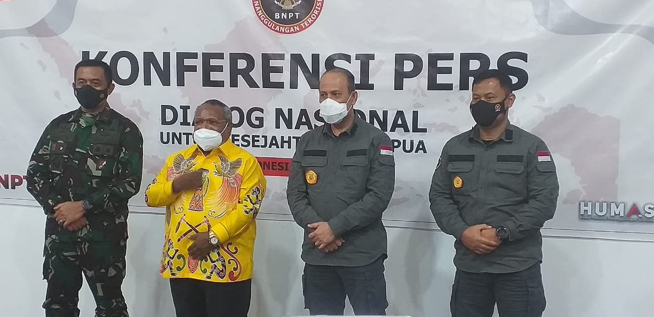 Bupati Mimika foto bersama Kepala BNPT
