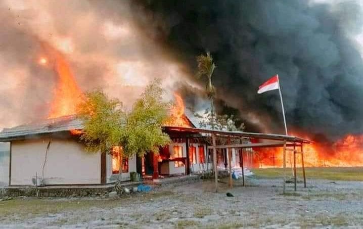 Fasilitas pemerintahan yang dibakar massa